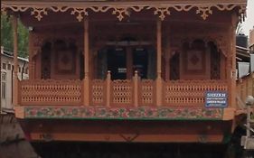Houseboat Sheikh Palace
